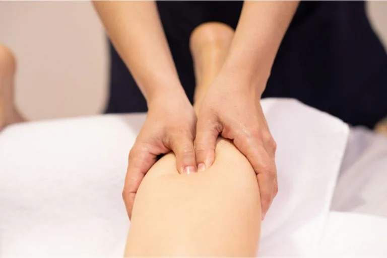Physiothekrapie Solothurn - Triggerpunkttherapie zielt darauf ab, Muskelknoten zu lösen und Schmerzen zu lindern. Profitieren Sie mit alSa Rehab - Physiotherapie Praxis in Soltohurn.