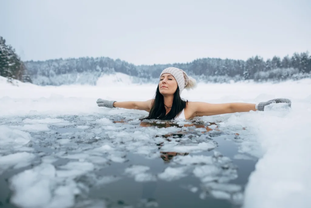 Schwimmen in Winter mit alSa Rehab in Solothurn auf der Aare. Kälte zur Gesundheit